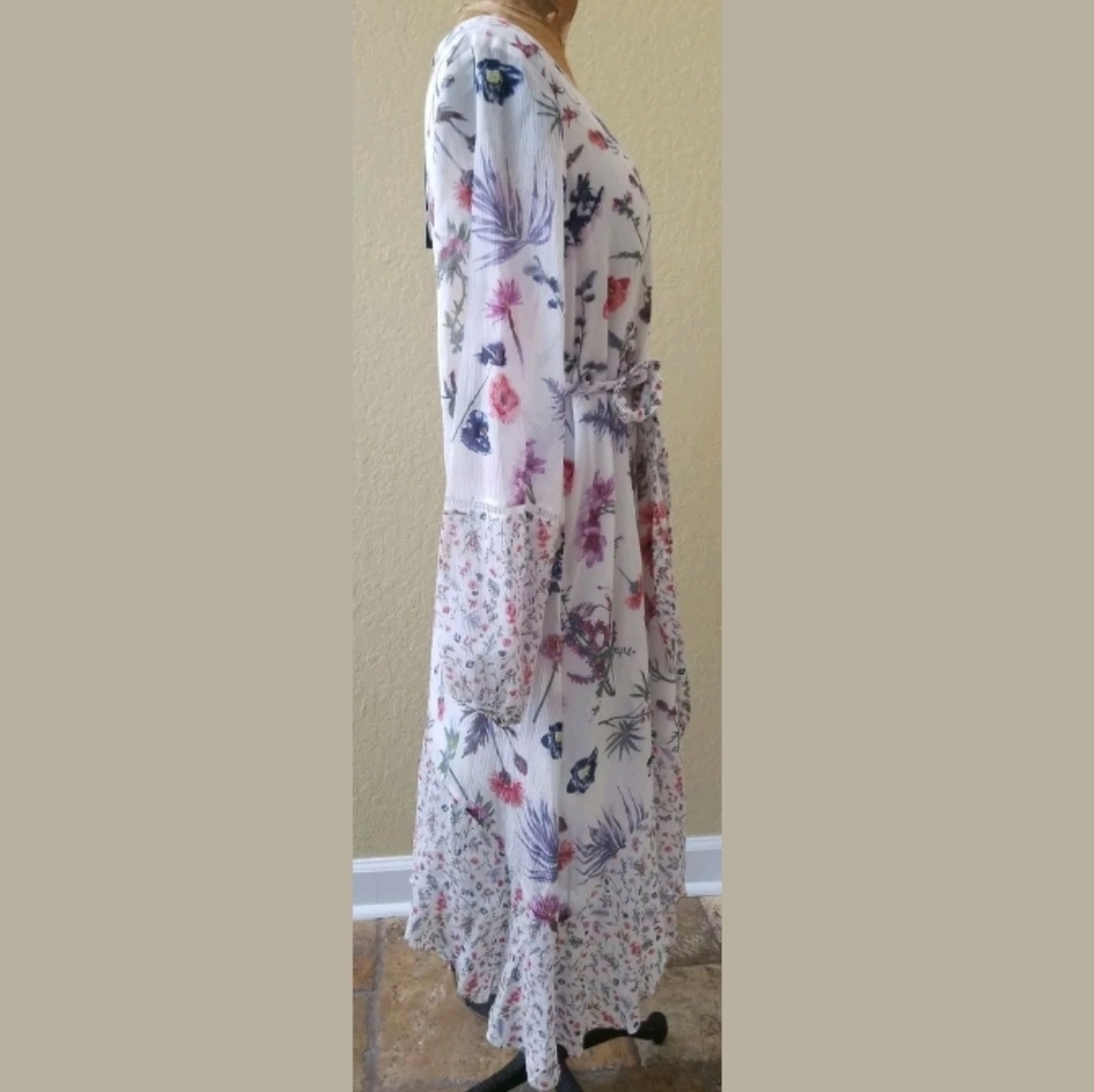 SOLD..NWT BEAUTIFUL BCBGMAXAZRIA Wildflowers Dress - Picture 6 of 8